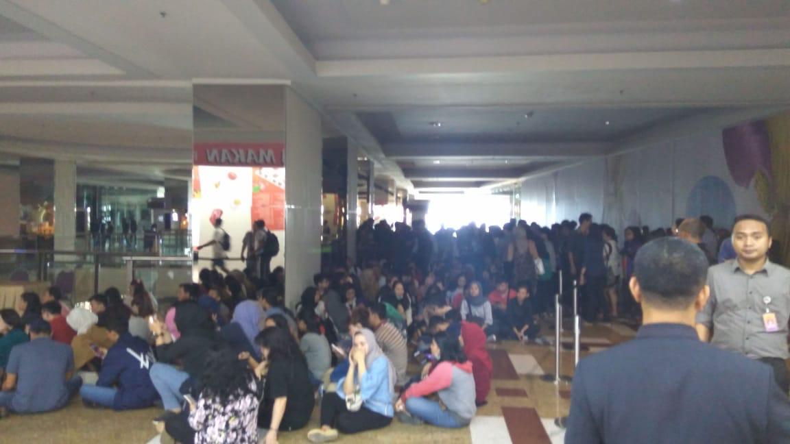 Potret Antrean Panjang Pembeli Tiket Konser Westlife di Indonesia