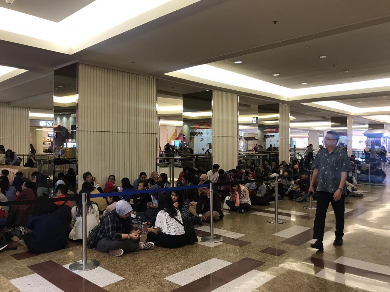 Potret Antrean Panjang Pembeli Tiket Konser Westlife di Indonesia