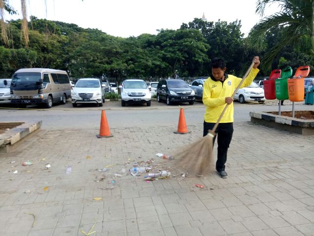 Kawasan Tugu Monas Bersih dari Sampah