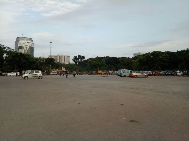 Cerita Petugas Kebersihan Babat Habis Sampah di Monas