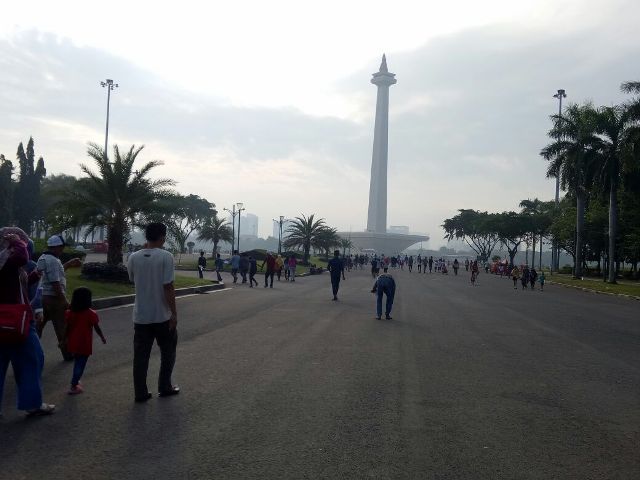 Cerita Petugas Kebersihan Babat Habis Sampah di Monas