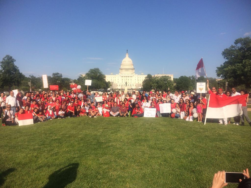 Ratusan WNI di Washington DC Gelar Aksi Peduli Indonesia