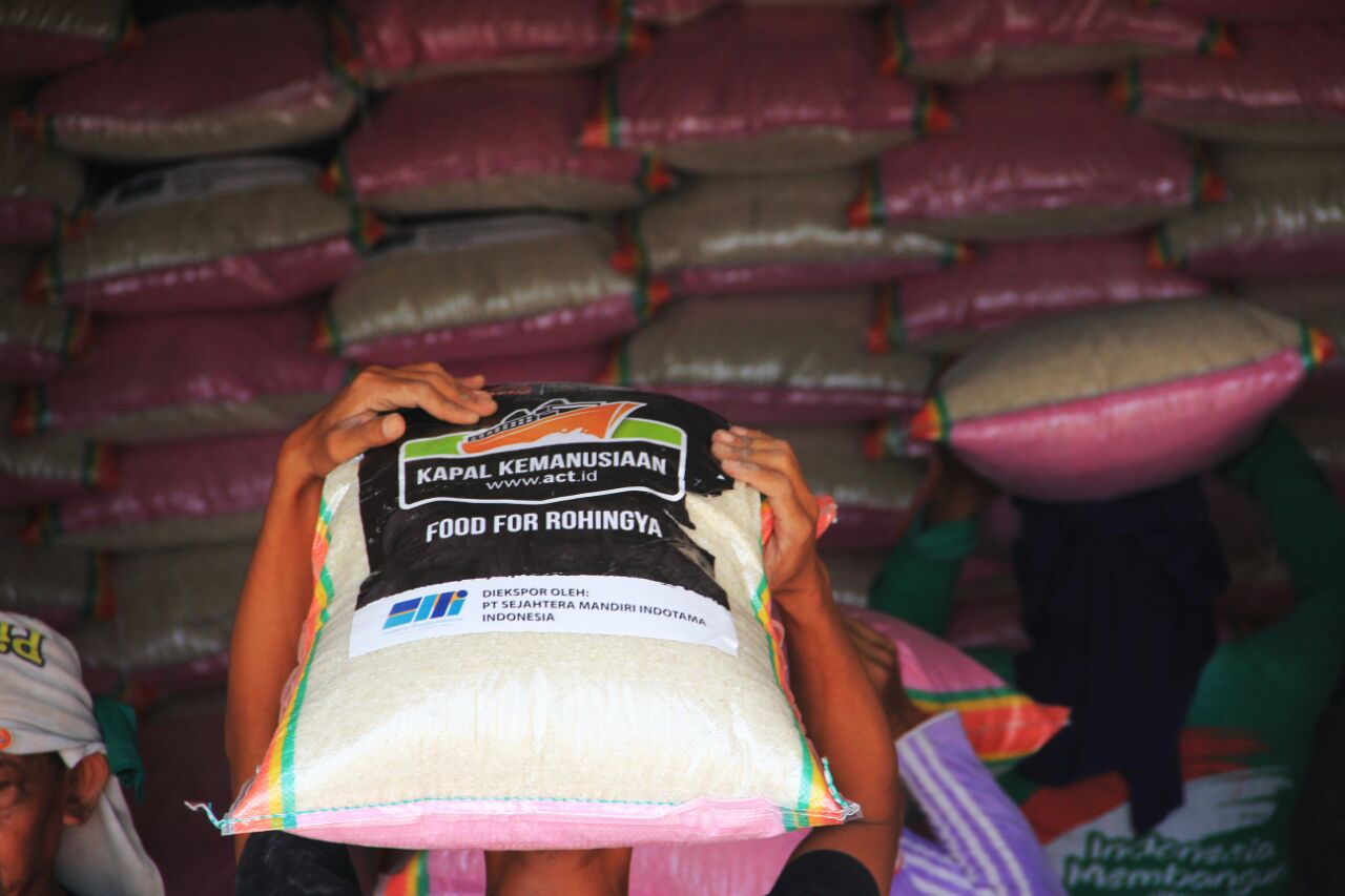 ACT Koordinasikan Bantuan 2.000 Ton Beras untuk Pengungsi Rakhine