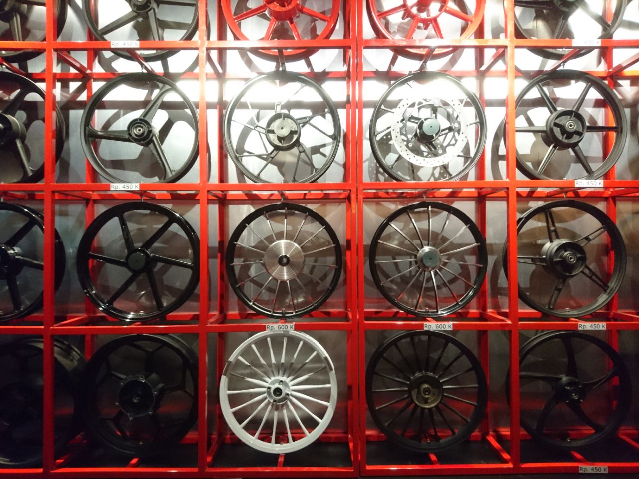 Velg Rossi Produk Lokal Berstandar Pabrikan