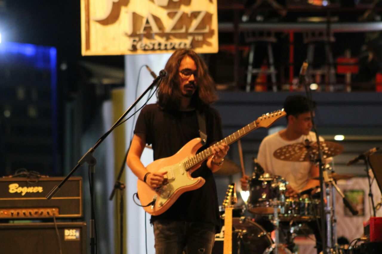 Kolaborasi Instrumentalia Mateus Asato dan Rafi Muhammad Trio di Java Jazz Festival 2018
