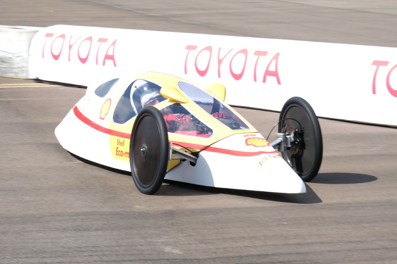 Menjajal Mobil Prototype Shell Eco-Marathon