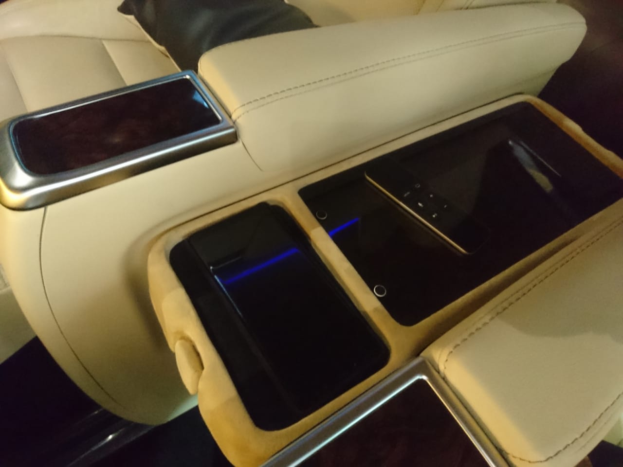 Kemewahan Kabin Toyota Alphard Lombardi RSE Advance