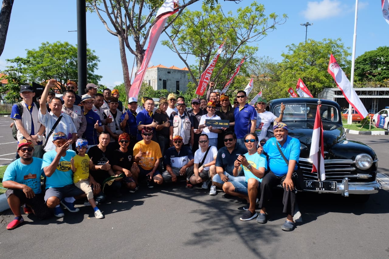 'Seseruan' Mobil Klasik PPMKI di Pulau Dewata