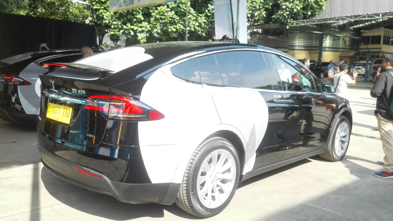 Mengenal Tesla Model X 75D yang Jadi Taksi Listrik di Indonesia
