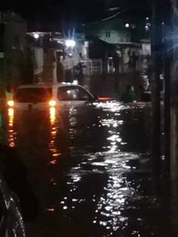 Banjir Rendam Depok, Kendaraan Mengular