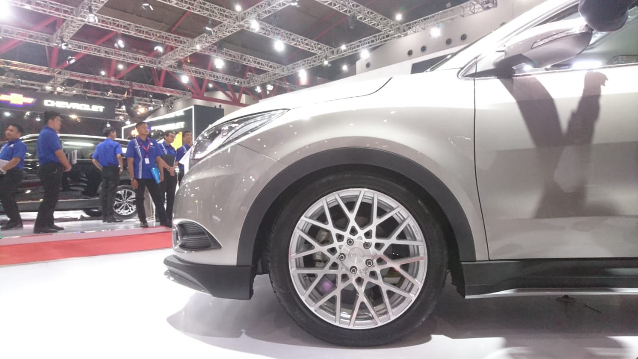 Konsep Elegant Stance di DFSK Glory 580
