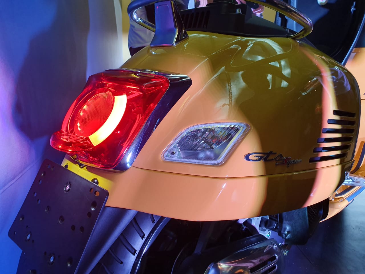 Задний кофр Vespa GTS комплектация
