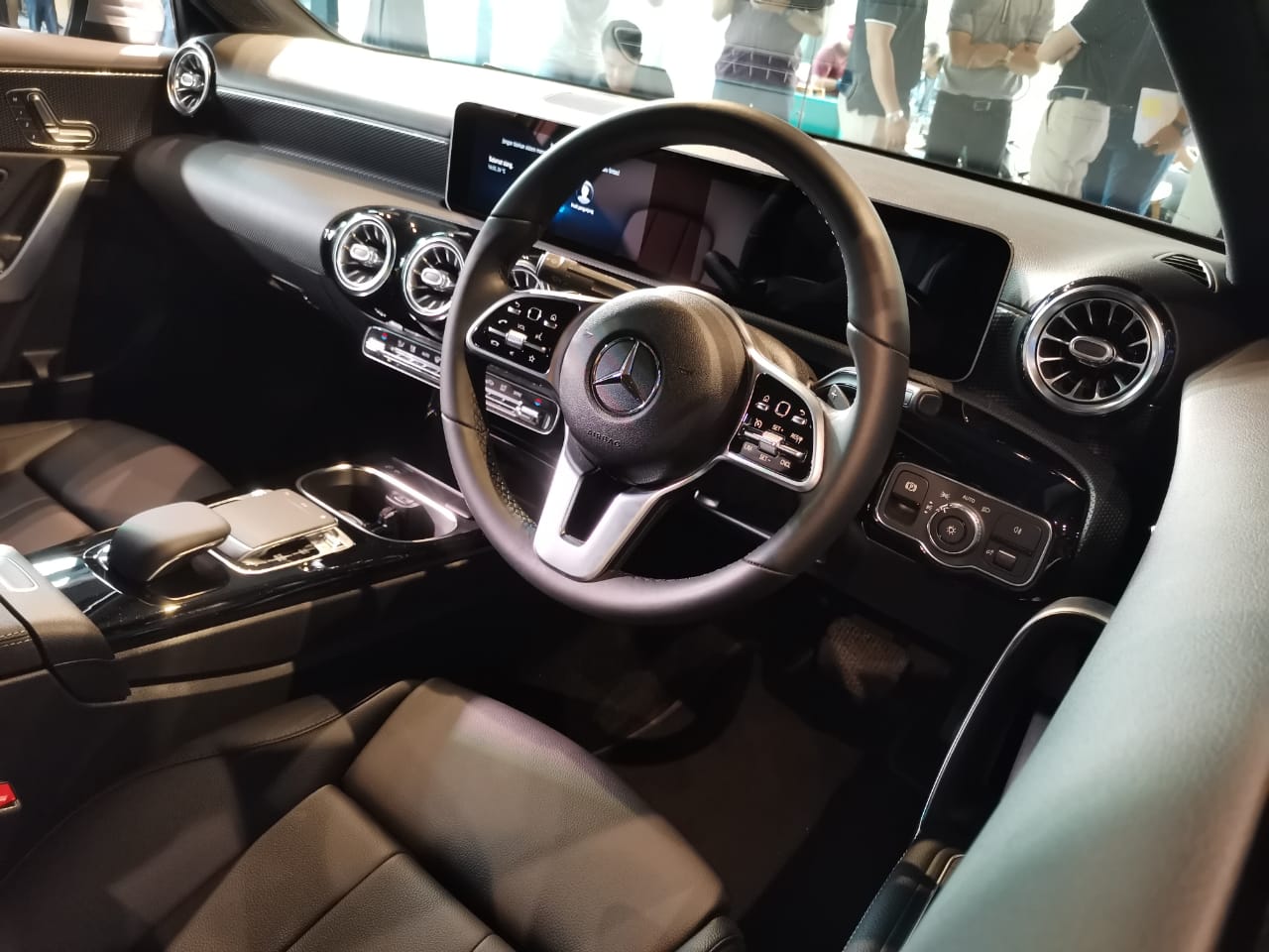 Mercedes-Benz Rambah Segmen Compact Sedan Melalui A-Class