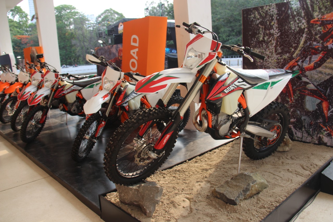 KTM 450 EXC-F Six Days Hanya Tersedia 10 Unit di Indonesia