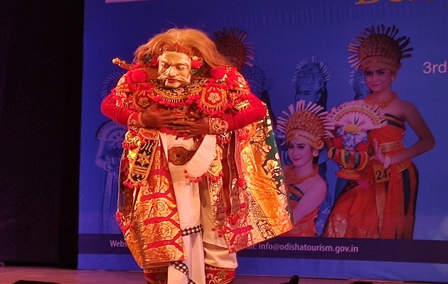 Tim Budaya Indonesia Pukau Ribuan Penonton di Odisha