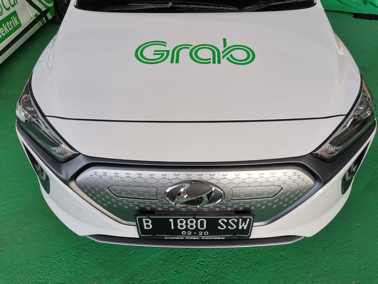 Selain Bluebird, Grab Juga Tawarkan Taksi Listrik di Bandara