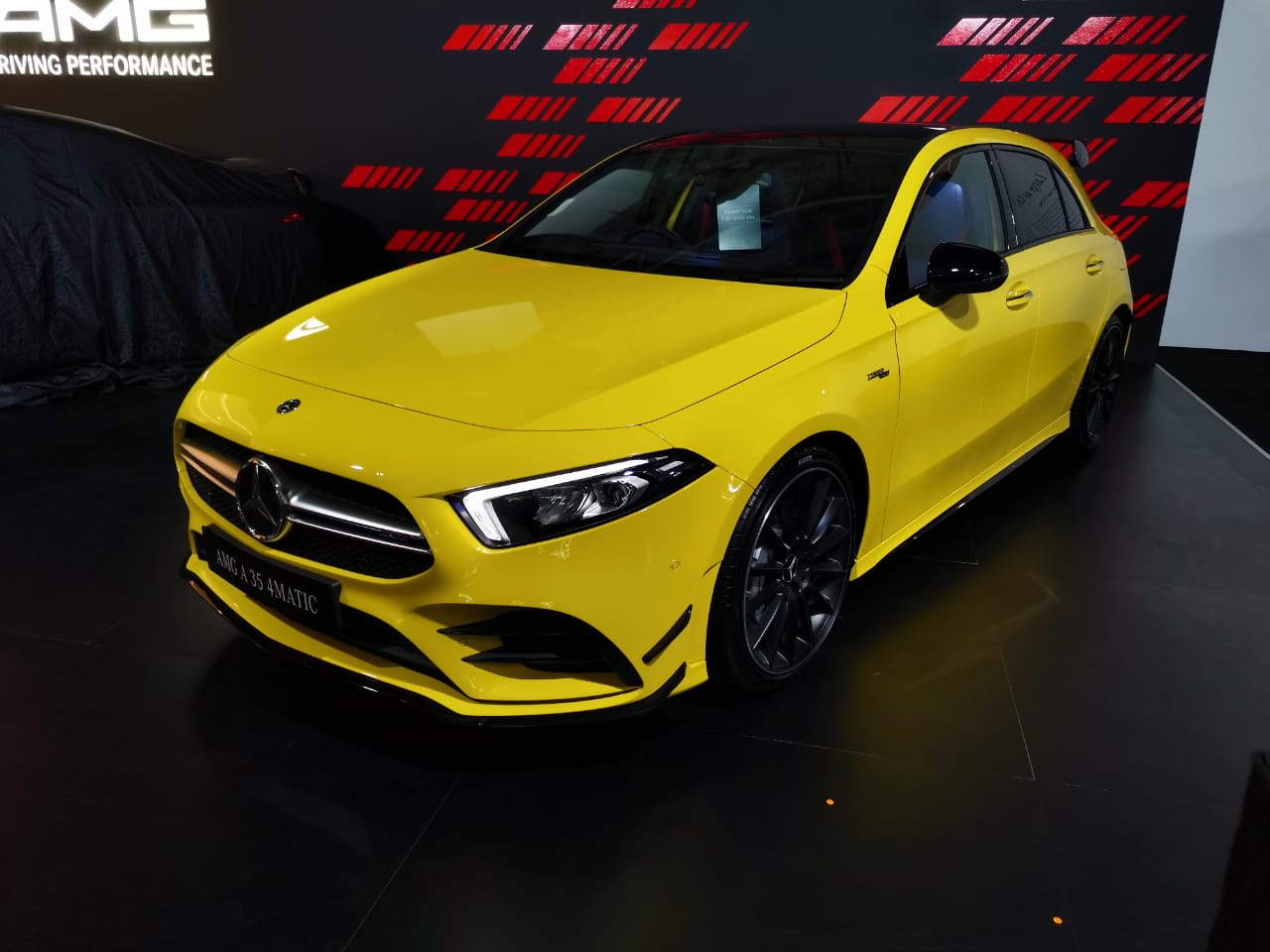 Lima Mobil Baru Mercedes-Benz Mengaspal di M-B Star Drive 2020