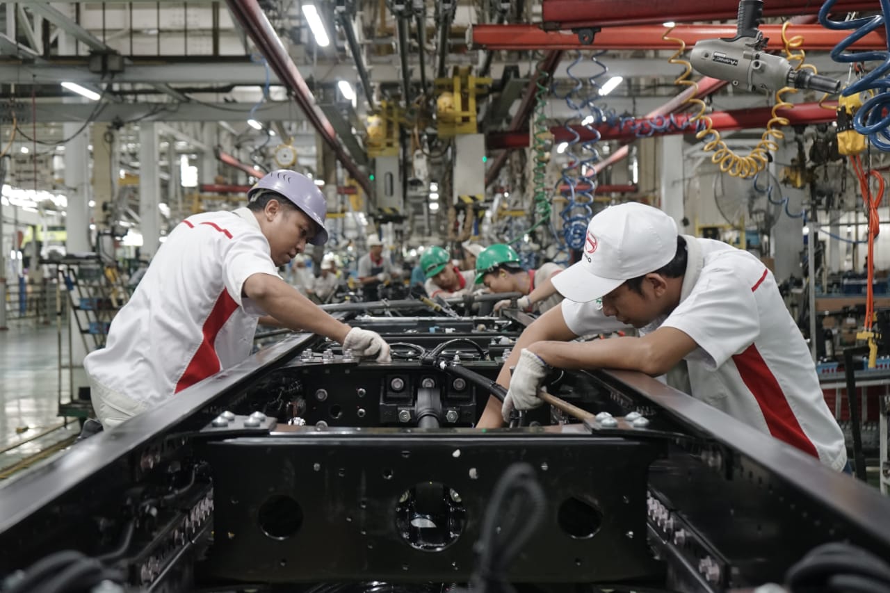 Sesuaikan Permintaan, Hino Tutup Pabrik Sementara