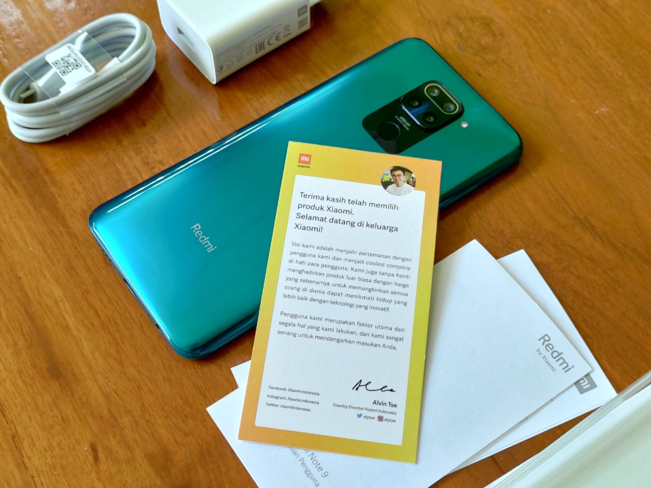 Unboxing Redmi Note 9, Ada Kartu Ucapan dari Bos Xiaomi