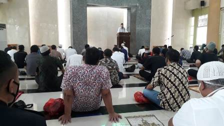 Jemaah Membeludak, Masjid Nursiah Daud Paloh Gelar Salat Jumat 2 Gelombang