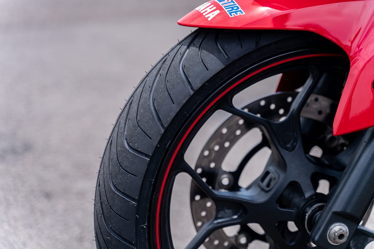 IRC RX-02 Tawarkan Total Control untuk Motor Sport