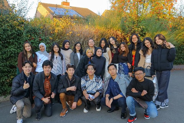 Mahasiswa Indonesia Pamerkan Batik dan Kerajinan RI di Nottingham Inggris