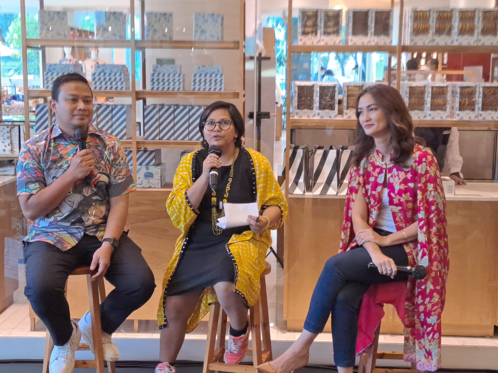 Atiqah Hasiholan Ingin Hapus Stigma Negatif Terhadap Penderita HIV