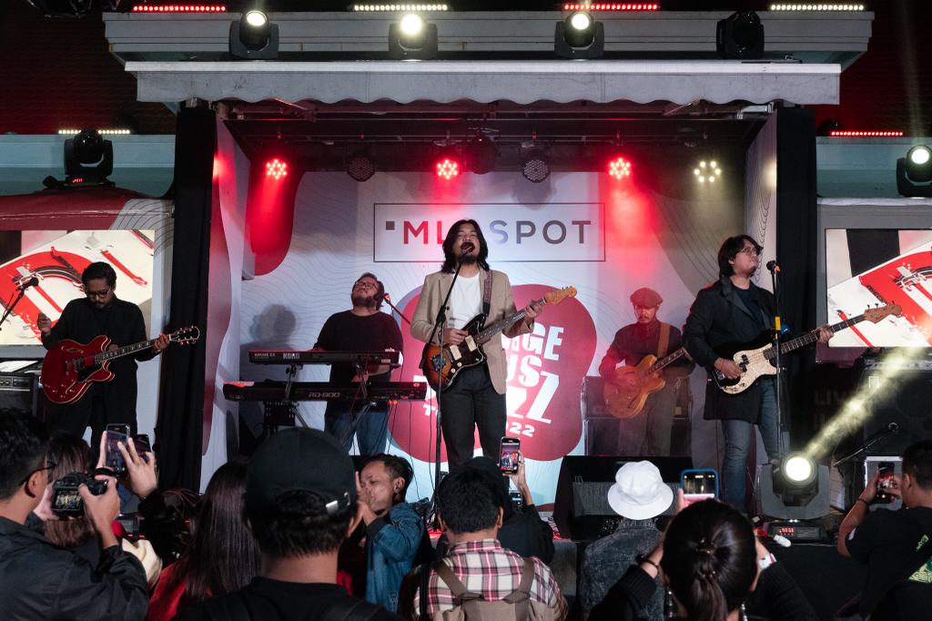 Stage Bus Jazz Tour Sambangi 8 Kota, Hadirkan Pamungkas hingga Juicy Luicy