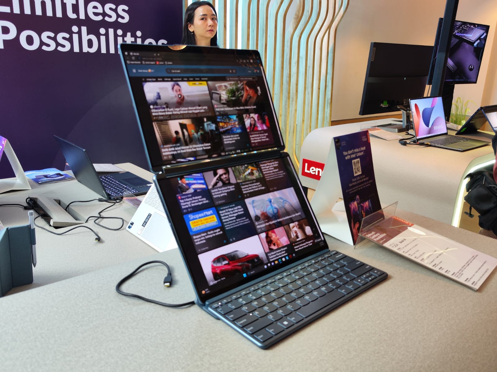 Laptop Layar Ganda Yoga Book 9i Rilis di Indonesia, Harga Rp35 Juta