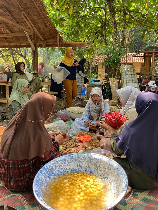 Gotong Royong Lestarikan KCBN Muara Jambi Lewat Empat Larang Sejarangan