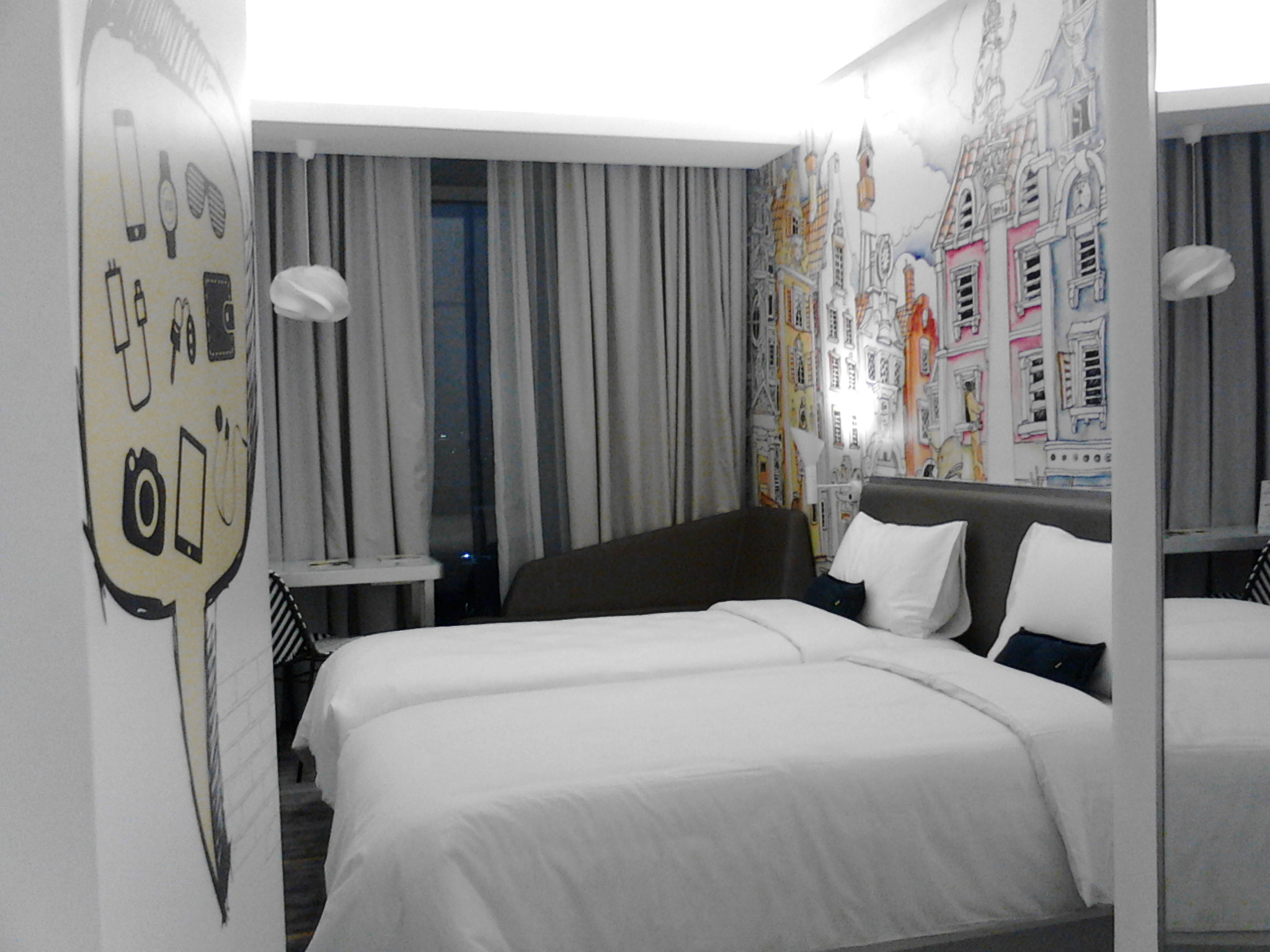 Yello Hotel Harmoni, Pertama Mengajak Grafiti Internasional