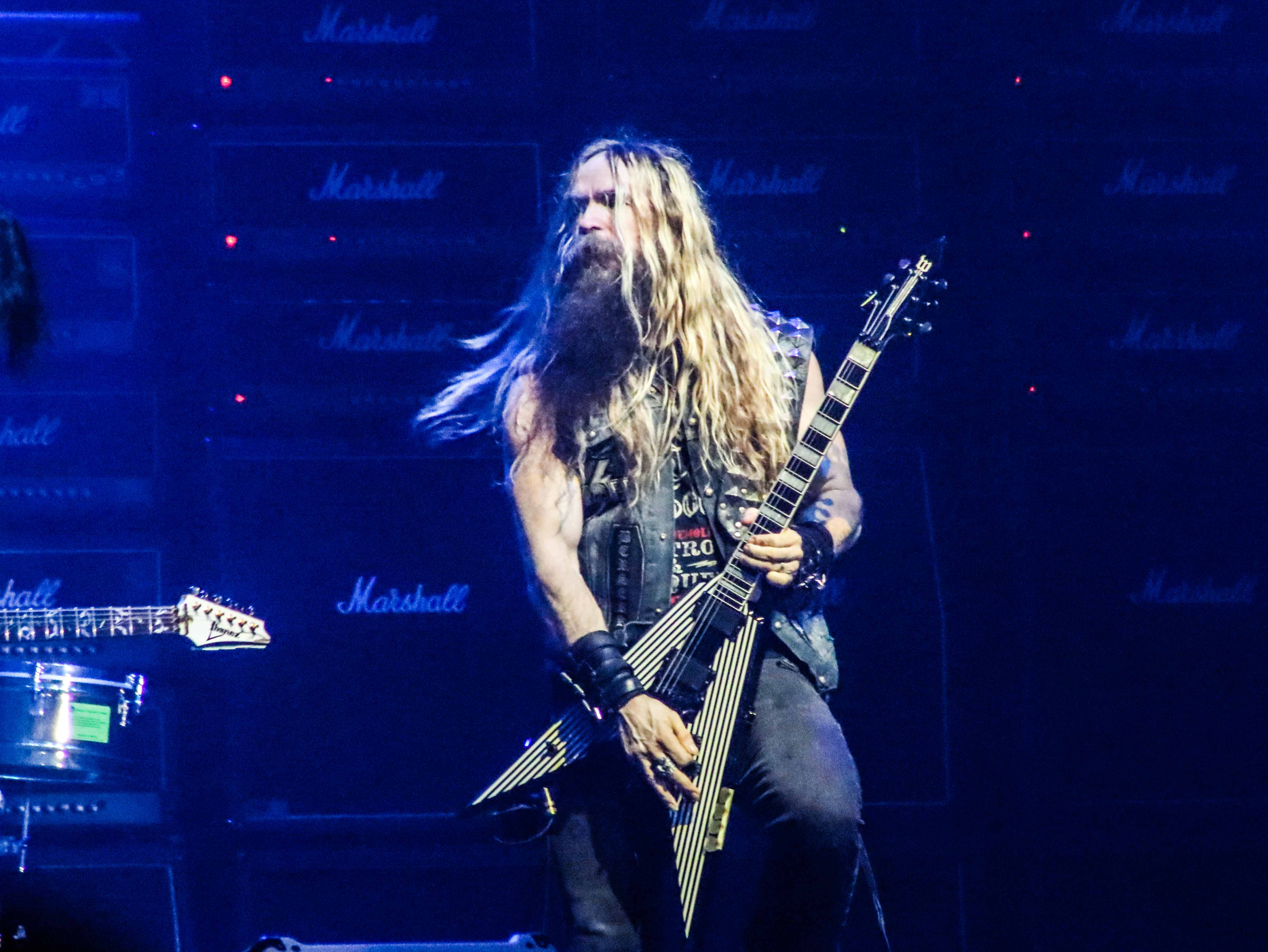 Foto-Foto Konser Lima Dewa Gitar Dunia