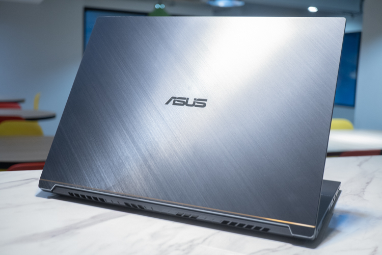 Asus ProArt StudioBook Pro 17, Laptop Tipis Dukung Desain Profesional