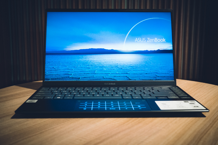 Asus ZenBook 14 (UX425), Paket Ultrabook Mewah dan Super Ringkas