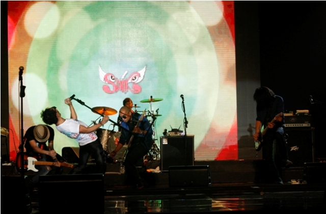 Slank Nyanyikan Lagu Daerah di Indonesia Wow!