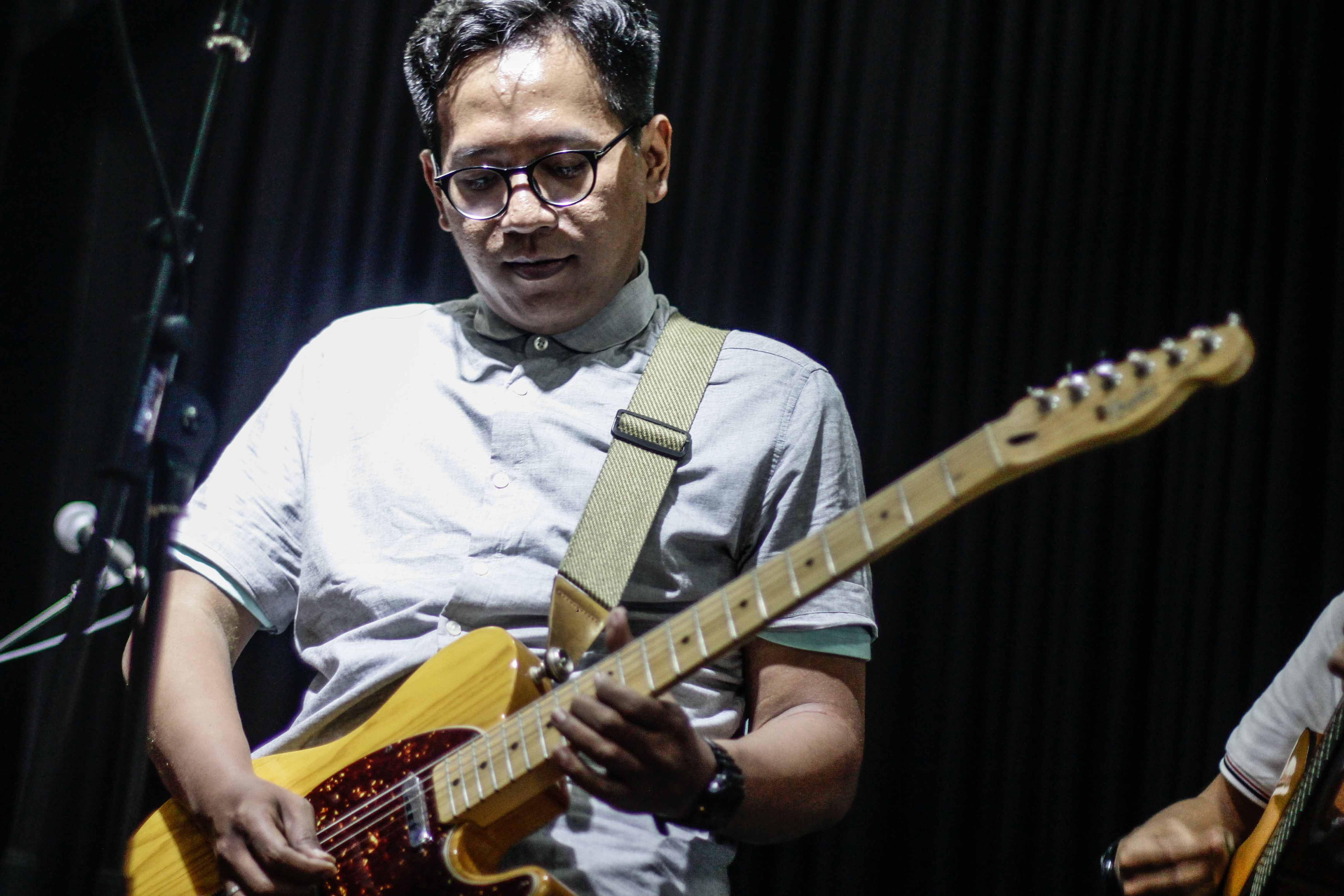 Ballads of the Cliche, Bermusik untuk Senang-Senang