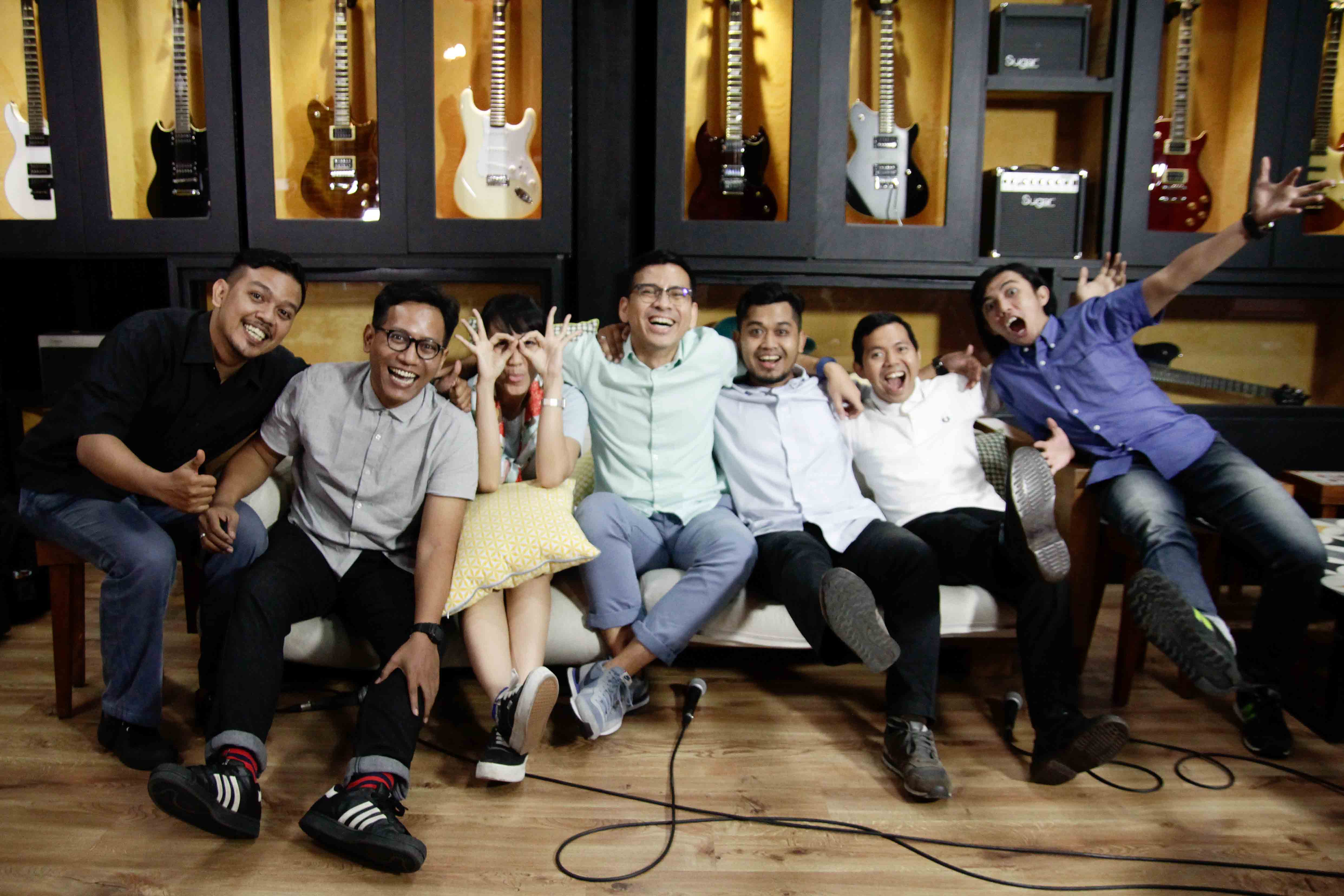 Ballads of the Cliche, Bermusik untuk Senang-Senang