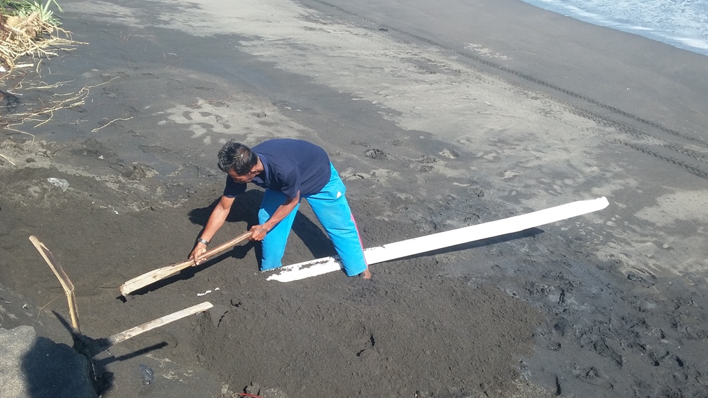 Belasan Bangunan di Pantai Depok Terancam Abrasi