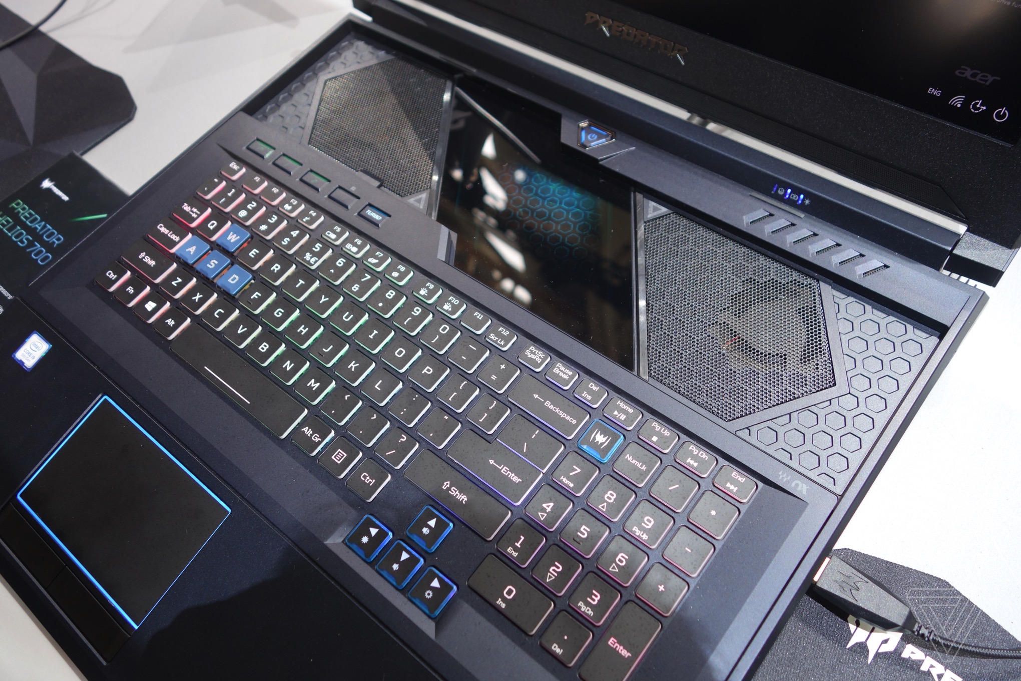Acer Predator Helios 700 Perkenalkan Keyboard Geser