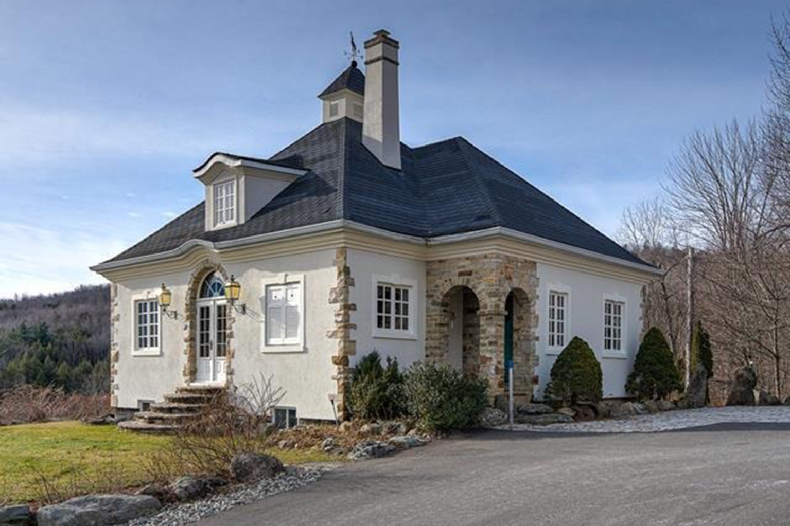 Rumah Mewah yang Muncul dalam Video Klip Easy on Me Dijual Rp61 Miliar