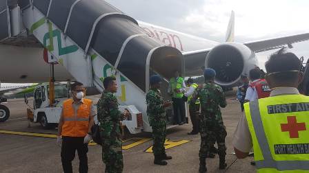F-16 Paksa Turun Ethiopian Airlines di Bandara Hang Nadim
