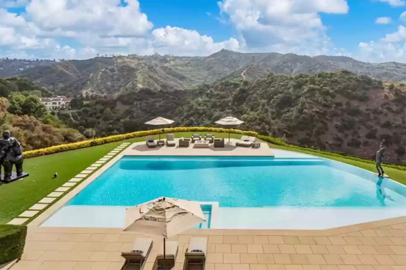 Beli dari Sylvester Stallone, Intip Rumah Baru Adele Seharga Rp830 Miliar