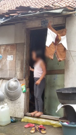 Bocah Ini Mengurus Adik dan Ayah yang Polio