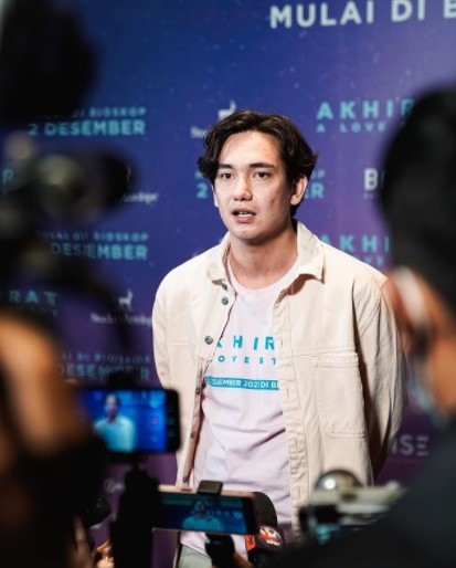 Adipati Dolken. Instagram @adipati