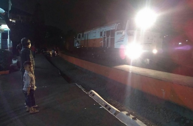 Kereta Sukabumi Anjlok di Stasiun Cibadak
