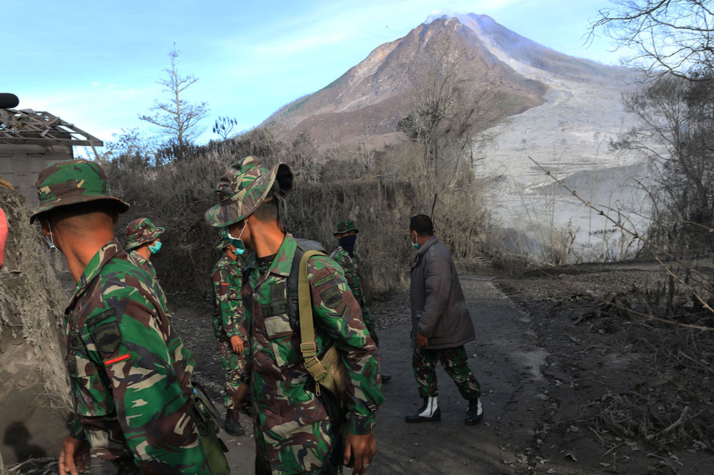 Alasan Warga Nekat Masuk ke Zona Merah Sinabung