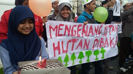 Mahasiswa UGM Hadirkan 2 Tokoh Sindir Kasus Kebakaran Hutan