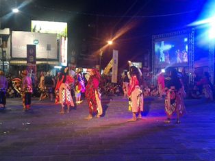 Ultah Ke-259, Warga Yogyakarta Tumplak di Tugu Pal