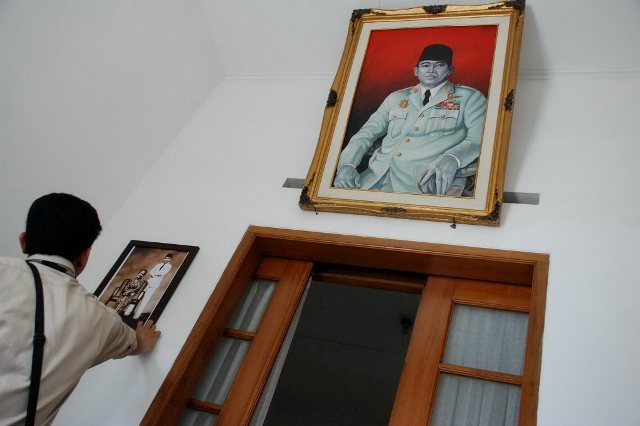 Ketulusan Seorang PKL Jaga Rumah Bersejarah Inggit Garnasih