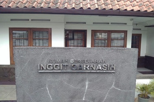 Ketulusan Seorang PKL Jaga Rumah Bersejarah Inggit Garnasih